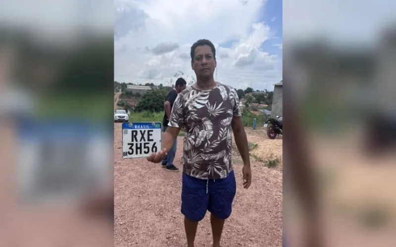 Geneson clama por justiça pela morte do filho; vizinho fugiu deixando placa da moto pra trás/ Fotos: Evangelista Rocha