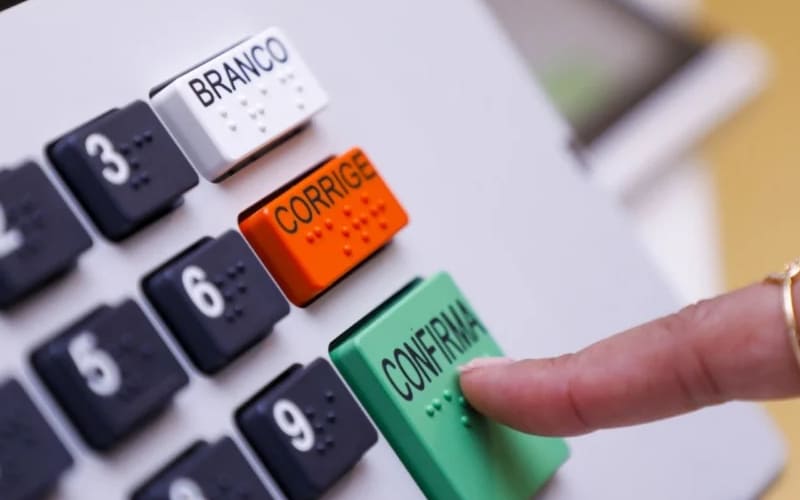 11 governadores e 10 prefeitos de capitais renunciam para serem candidatos na eleição