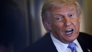 O presidente dos EUA, Donald Trump, fotografado a bordo do Air Force One — Foto: Alex Wong/Getty Images/AFP
