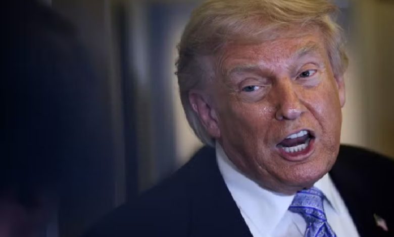 O presidente dos EUA, Donald Trump, fotografado a bordo do Air Force One — Foto: Alex Wong/Getty Images/AFP