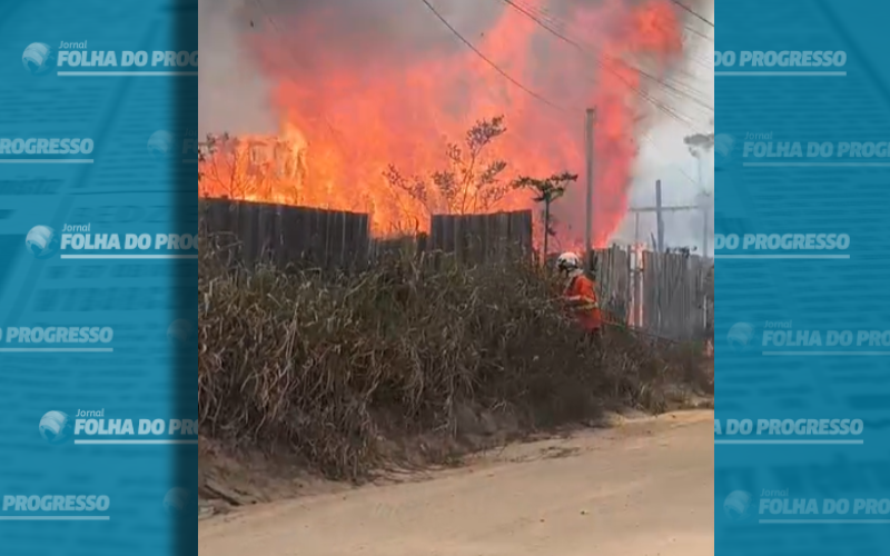 Incêndio de grandes proporções atinge casas em Moraes Almeida (PA)